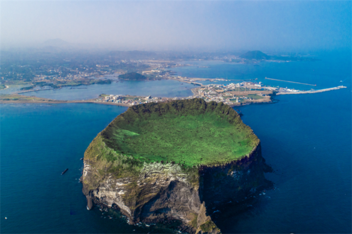 城山日出峰封面